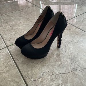 BETSEY JOHNSON  Stiletto Heels Corset Black Gold Womens Sz 9 Very Good Condition